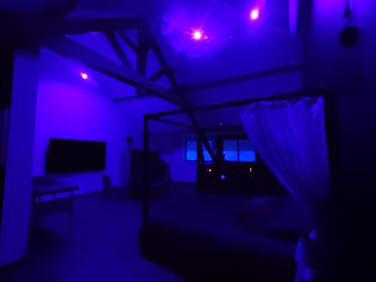 Love Room A Montargis Extérieur photo